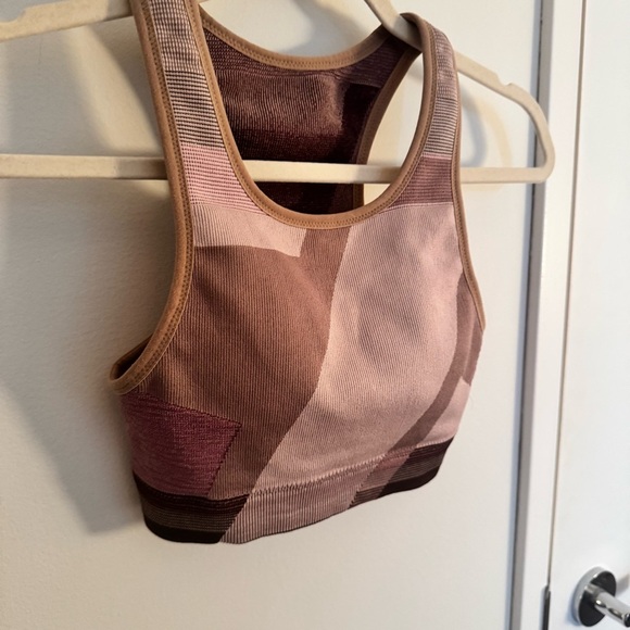 Nike Women's Icon Clash Seamless Light Support Bra - Picture 4 of 5